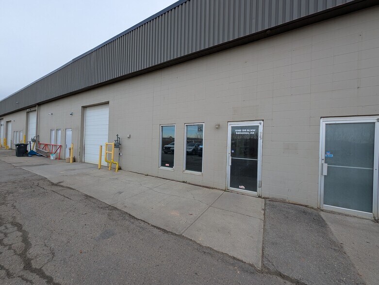 13177 159 St NW, Edmonton, AB à vendre - Photo du bâtiment - Image 3 de 6