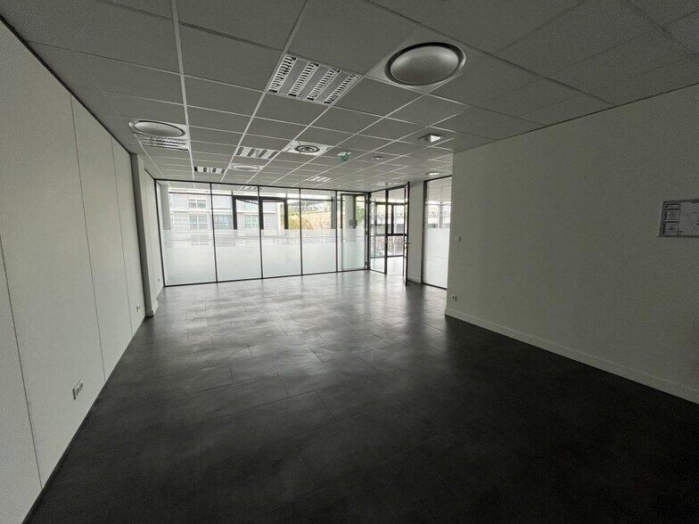 32 Rue Victor Lagrange, Lyon for lease - Building Photo - Image 2 of 16