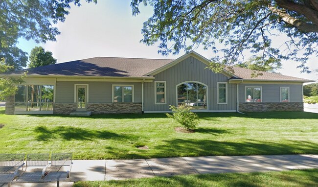 Plus de détails pour 1750 Leonard St NE, Grand Rapids, MI - Bureau à vendre