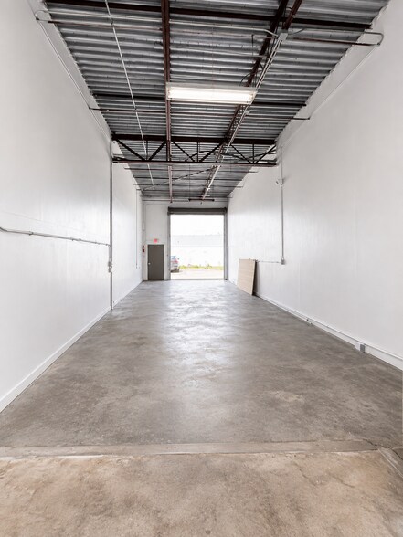 1901 NW 32nd St, Pompano Beach, FL à louer - Photo du bâtiment - Image 3 de 7