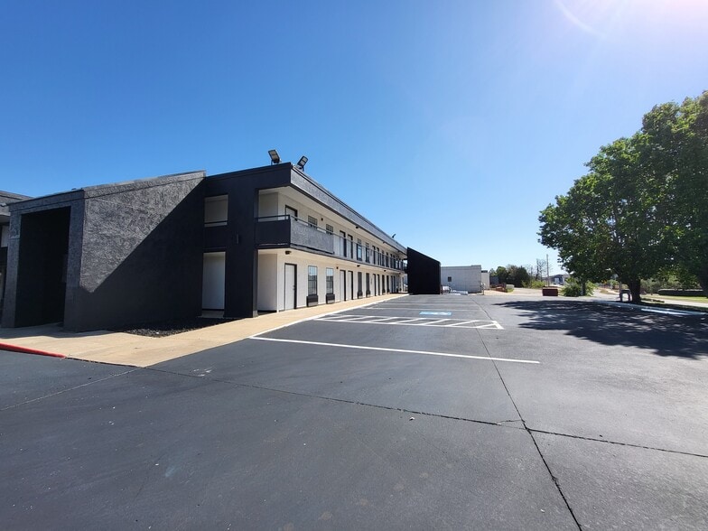 1000 S Futrall Dr, Fayetteville, AR for sale - Building Photo - Image 3 of 18