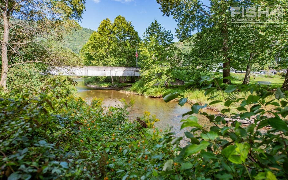 25 Main St, Cross Fork, PA à vendre - Photo du bâtiment - Image 3 de 11