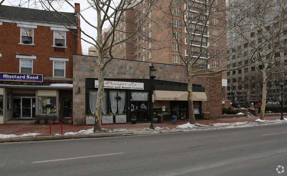 7345 Wisconsin Ave, Bethesda, MD à louer - Photo du bâtiment - Image 3 de 6