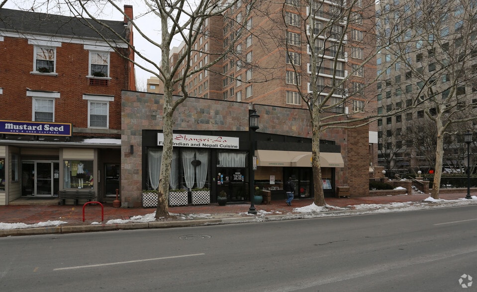 7345 Wisconsin Ave, Bethesda, MD à louer - Photo du bâtiment - Image 3 de 6