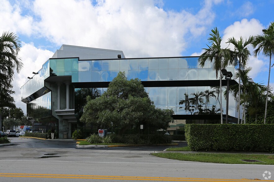 185 NW Spanish River Blvd, Boca Raton, FL à louer - Photo du bâtiment - Image 3 de 4