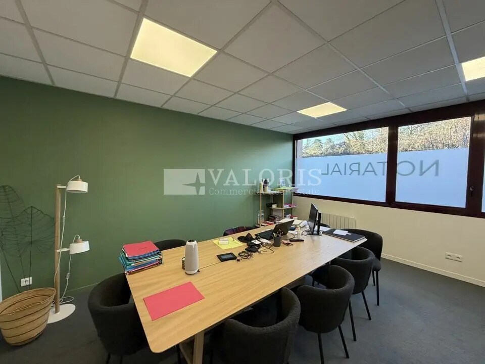 Office in Tassin-la-Demi-Lune for sale Interior Photo- Image 1 of 8