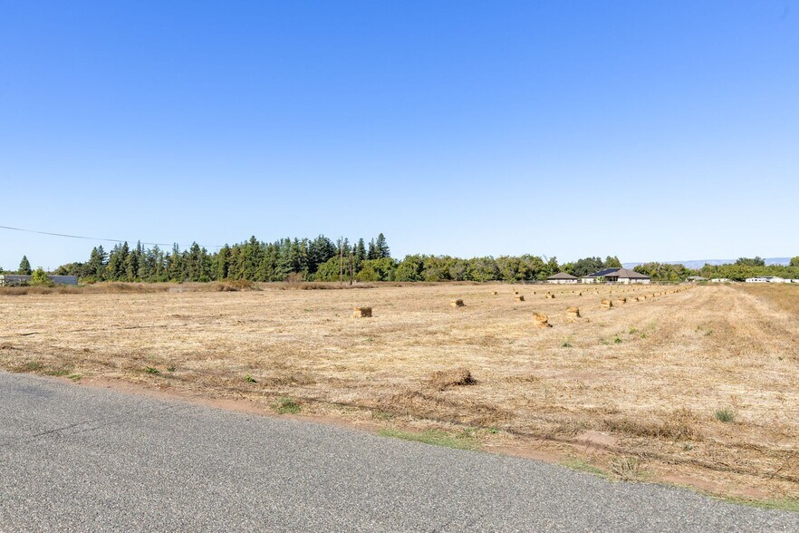 3276 Rodeo Ave, Chico, CA à vendre - Photo du bâtiment - Image 2 de 2