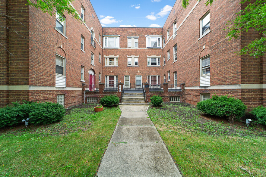 41 Units | 2 Brick Apt Buildings in CLE portfolio of 2 properties for sale on LoopNet.ca - Building Photo - Image 1 of 52