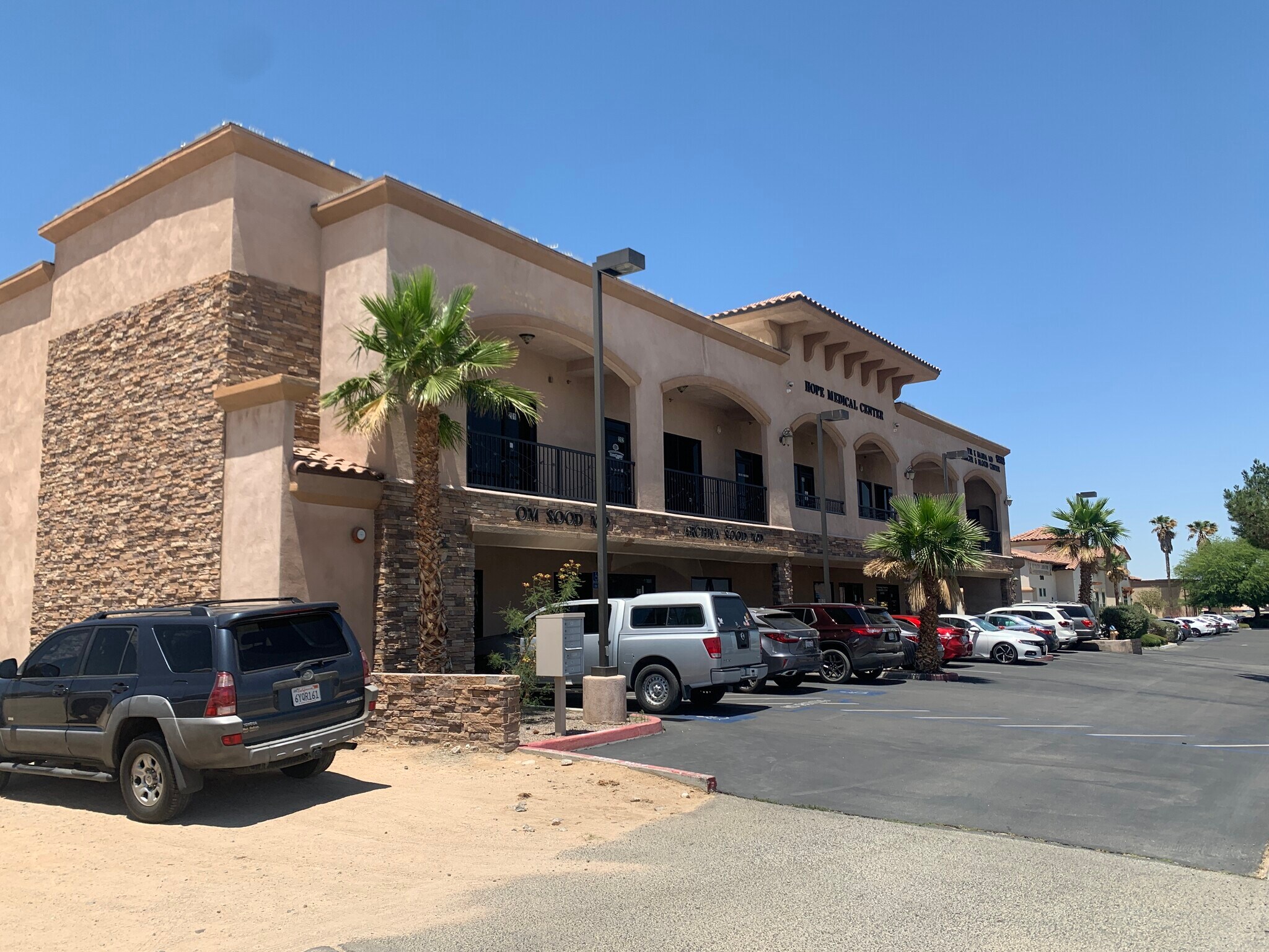 12998 Hesperia Rd, Victorville, CA for lease Interior Photo- Image 1 of 5