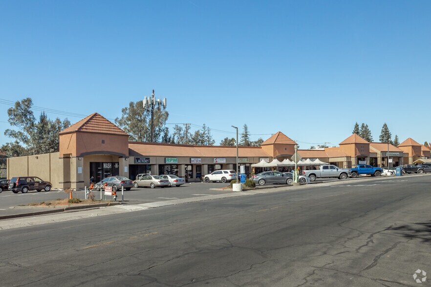 5485-5495 Carlson Dr, Sacramento, CA à louer - Photo du bâtiment - Image 3 de 5
