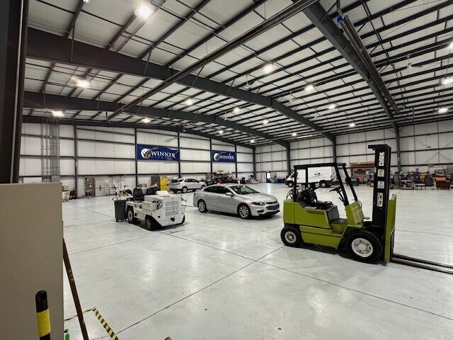 1555 Youngstown Kingsville Rd NE, Vienna, OH à louer - Photo du bâtiment - Image 2 de 5