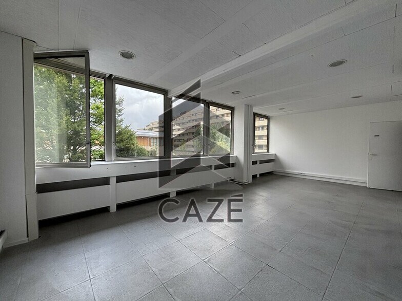 Office in Bordeaux for lease - Interior Photo - Image 3 of 6