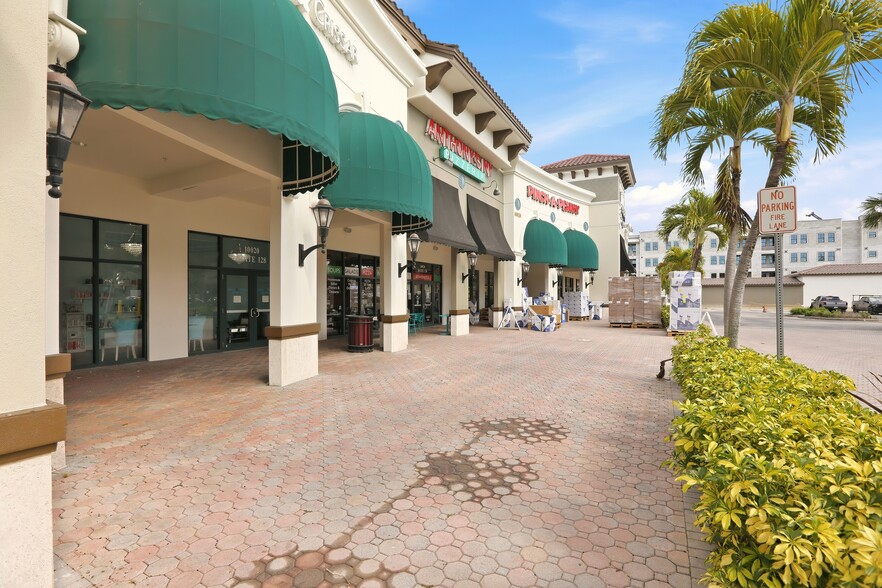 10020 Coconut Rd, Estero, FL à louer - Photo du bâtiment - Image 3 de 11