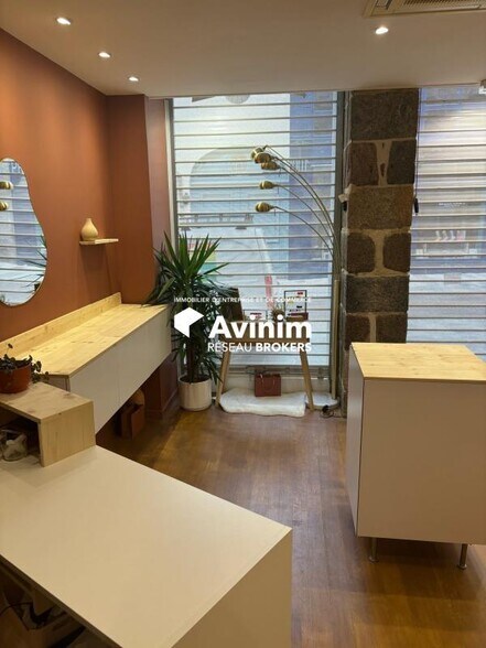 Retail in Rennes for lease - Interior Photo - Image 3 of 7