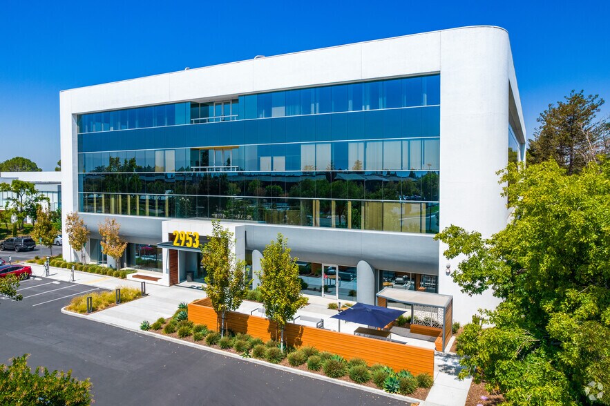2953 Bunker Hill Ln, Santa Clara, CA à louer - Photo du bâtiment - Image 2 de 28