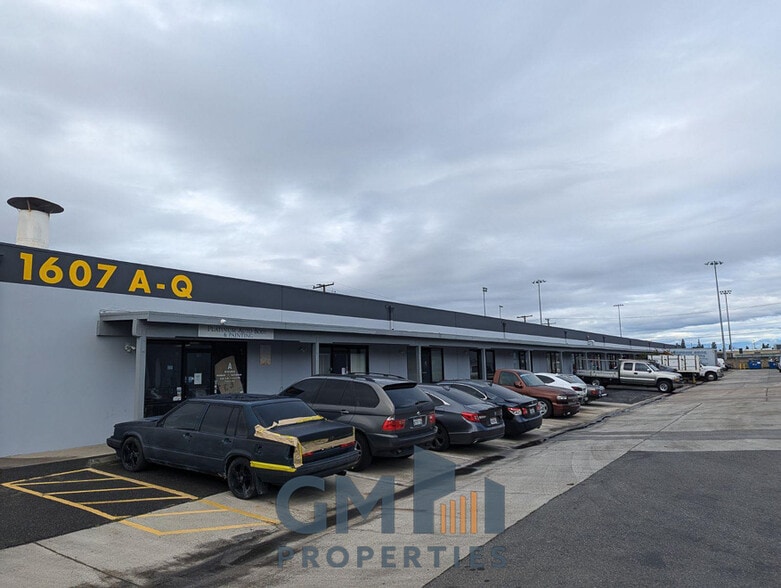 1609-1617 E Edinger Ave, Santa Ana, CA à louer - Photo du bâtiment - Image 3 de 6