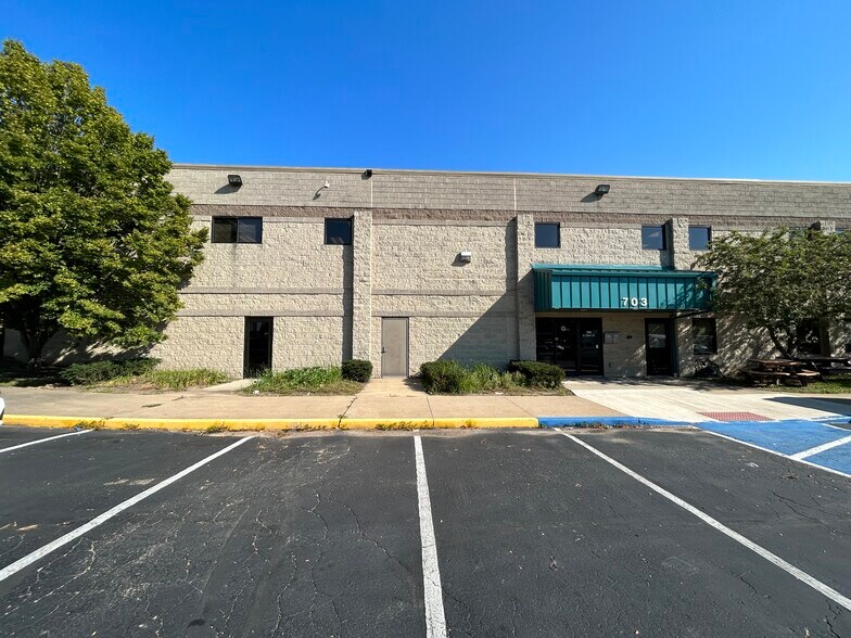 701-703 S Main St, Akron, OH for lease - Building Photo - Image 2 of 6