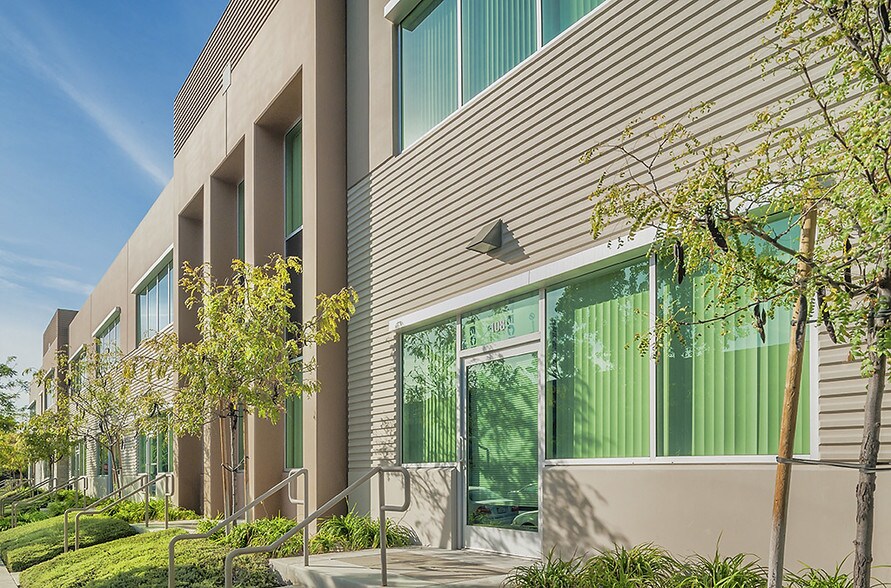 603 N Parkcenter Dr, Santa Ana, CA à louer - Autre - Image 1 de 11