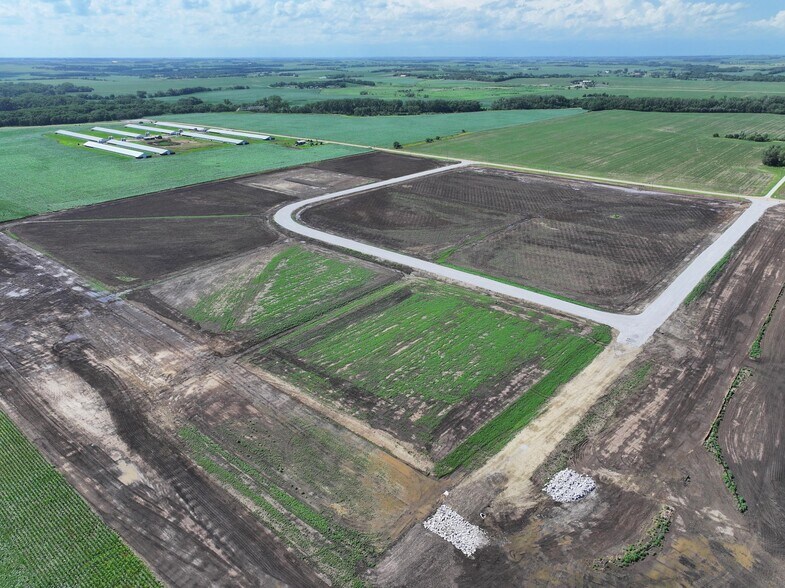 Mill Road, Waverly, NE à vendre - Photo du bâtiment - Image 3 de 9