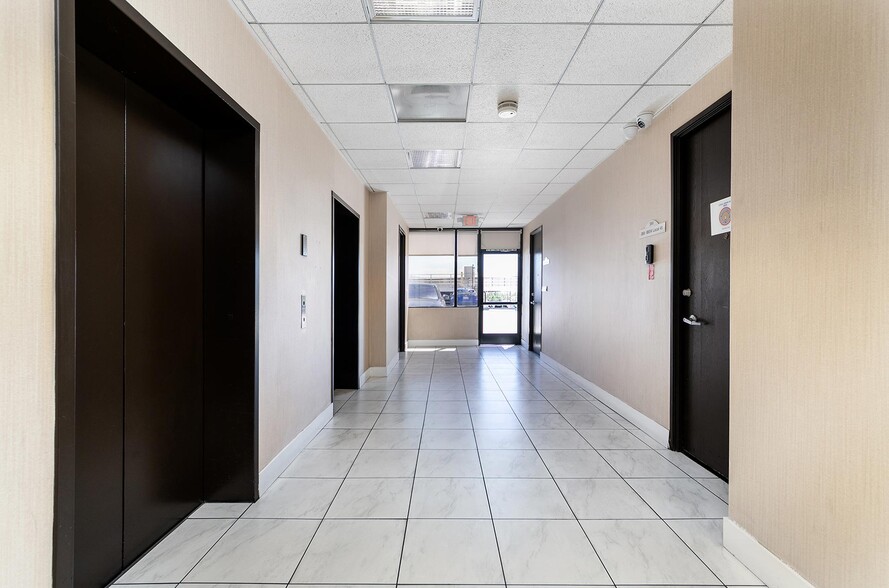 6350 Laurel Canyon Blvd, North Hollywood, CA for lease - Interior Photo - Image 3 of 10