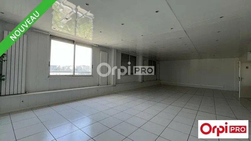 Office in Valence for sale Interior Photo- Image 1 of 13