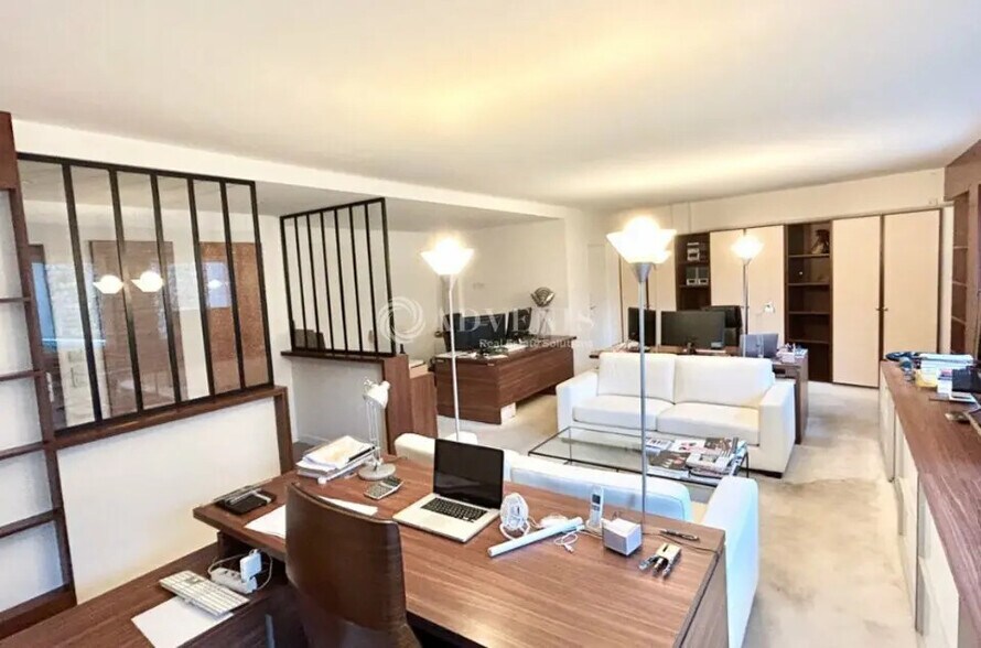 Bureau dans Paris à vendre - Photo du bâtiment - Image 1 de 5