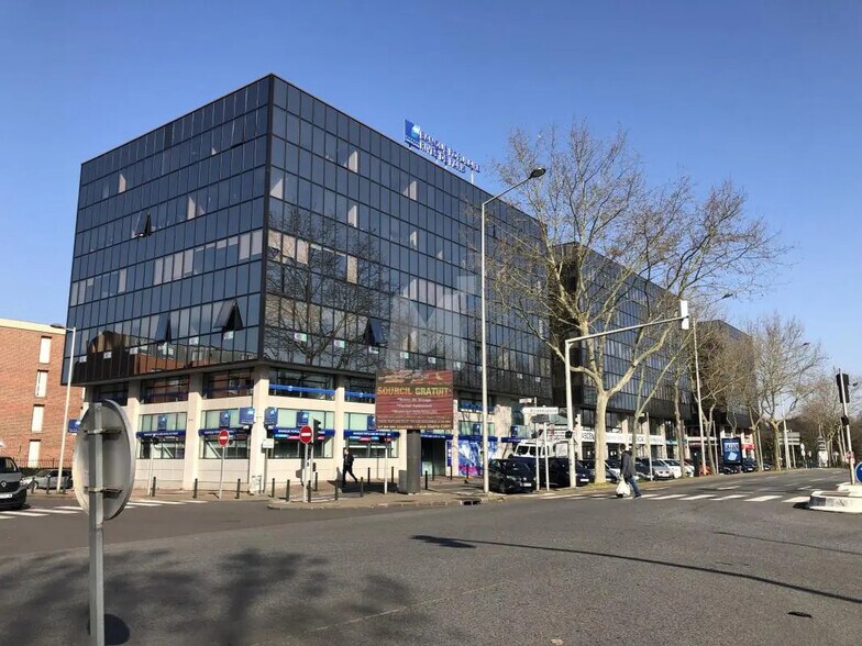 Commerce de détail dans Évry-Courcouronnes à louer - Photo du bâtiment - Image 1 de 11