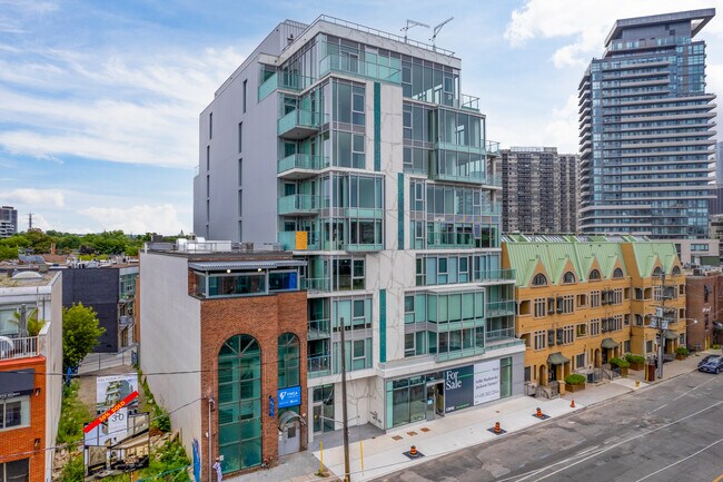 Plus de détails pour 346 Davenport Rd, Toronto, ON - Commerce de détail à louer