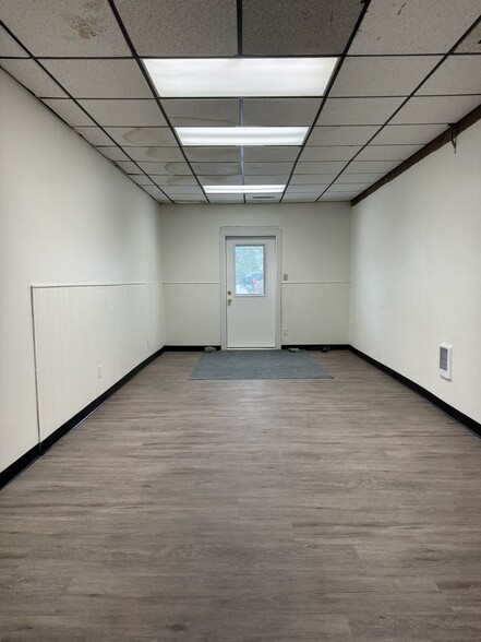 106 N Spruce St, Townsend, MT for lease - Interior Photo - Image 3 of 10