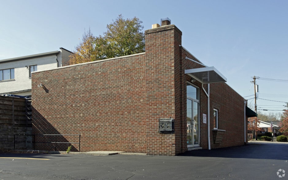 9510 Montgomery Rd, Cincinnati, OH for sale - Primary Photo - Image 1 of 5