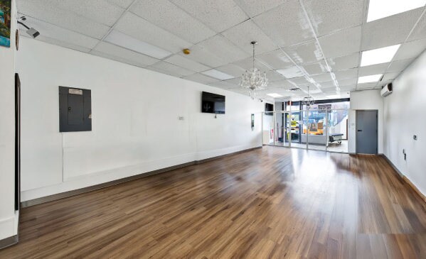 700 Utica Ave, Brooklyn, NY à louer - Photo du bâtiment - Image 3 de 3