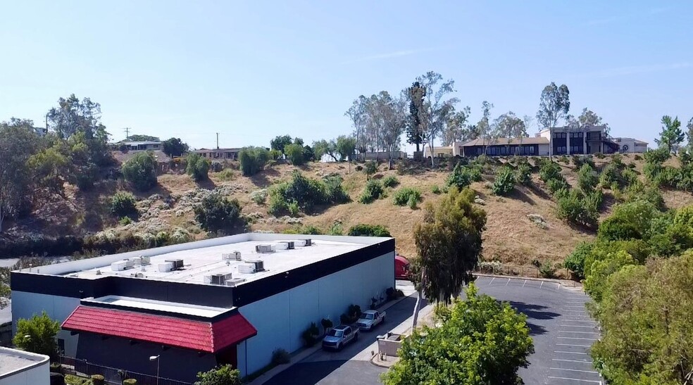 1275 E Highland Ave, San Bernardino, CA for lease - Building Photo - Image 1 of 5