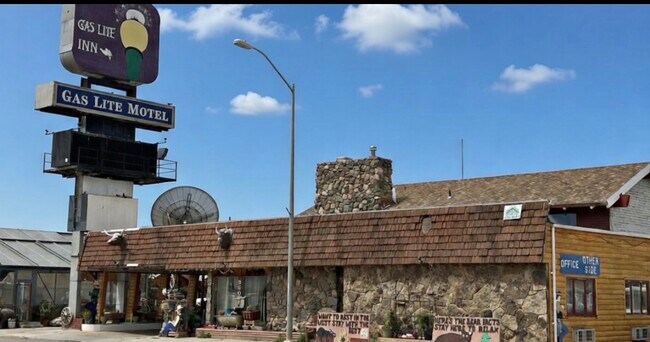 More details for 960 N 3rd St, Laramie, WY - Hospitality for Sale