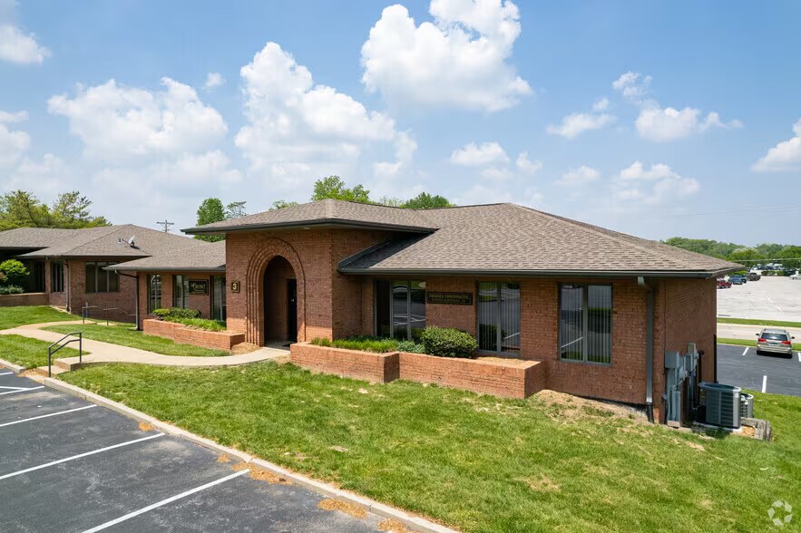 8 Park Place Blvd, Swansea, IL à louer - Photo du bâtiment - Image 2 de 8