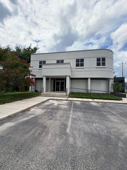 2039 Meeting Street Rd, North Charleston, SC for lease - Building Photo - Image 2 of 25