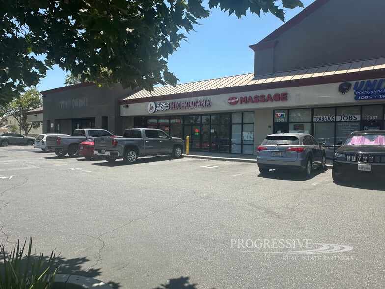 2061-2085 S Garey Ave, Pomona, CA for lease - Building Photo - Image 3 of 4