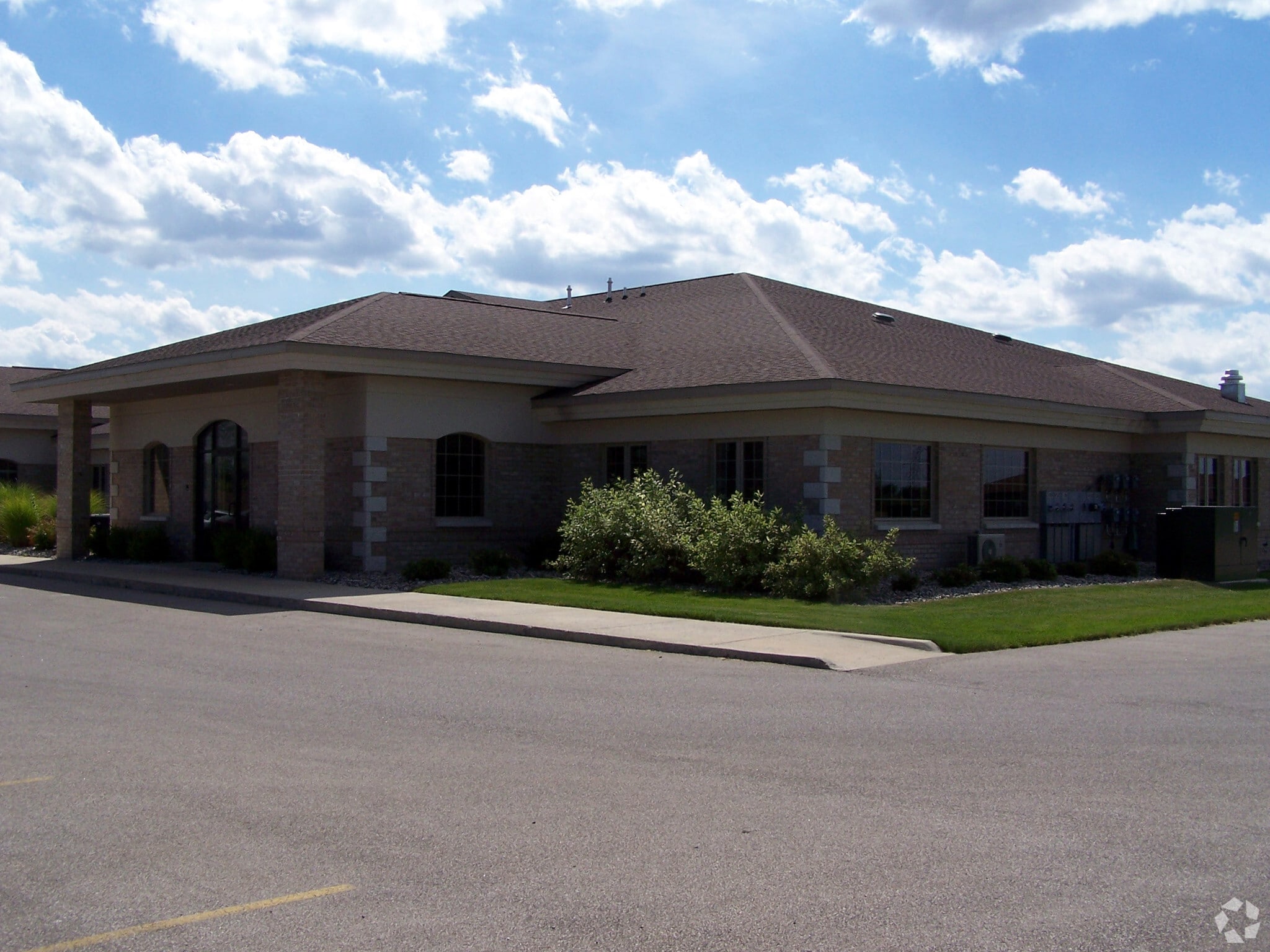 3941 Traxler Ct, Bay City, MI for lease Primary Photo- Image 1 of 13