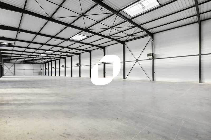 Flex in Le Thillay for lease Interior Photo- Image 1 of 15