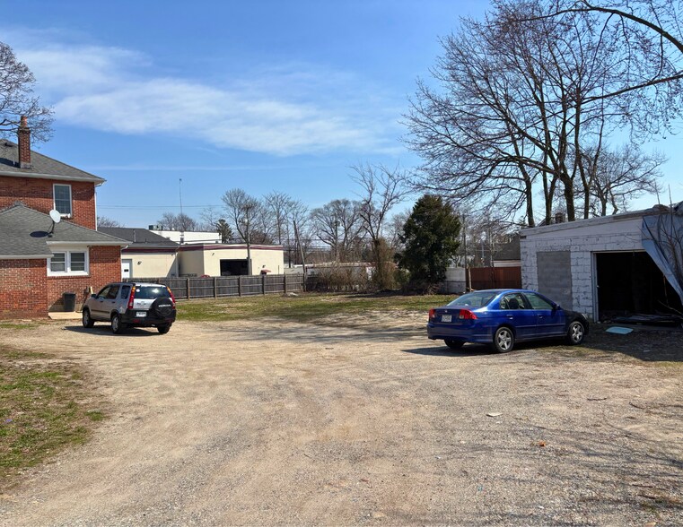 149 Depot Rd, Huntington Station, NY à vendre - Photo du bâtiment - Image 3 de 4