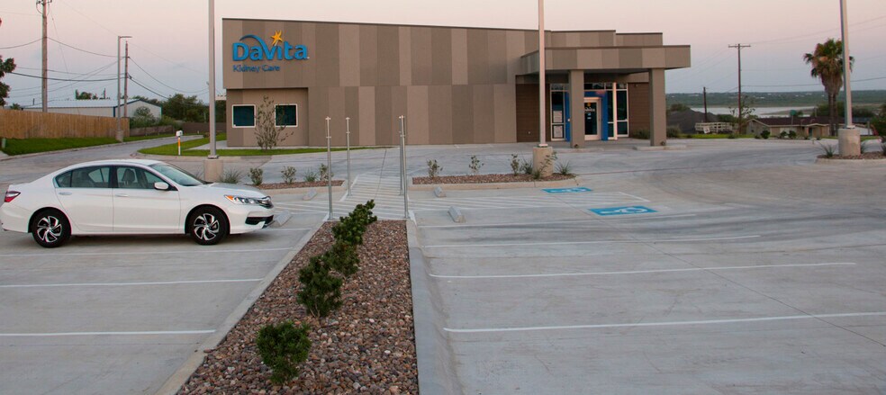 2860 S US Highway 83, Zapata, TX à vendre - Photo du bâtiment - Image 3 de 7