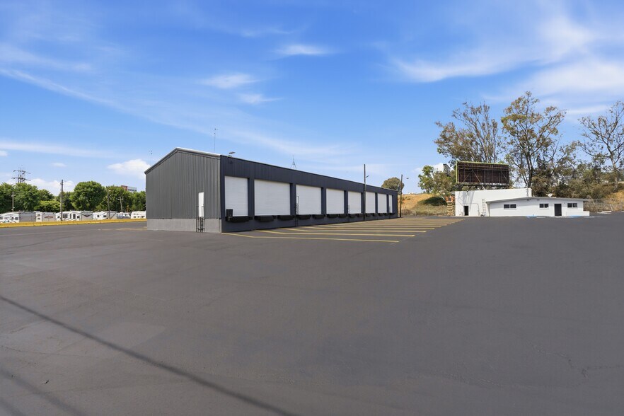 1409 S Sportsman Dr, Compton, CA for lease - Building Photo - Image 3 of 8