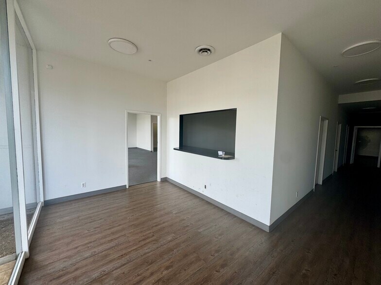 138 W Harris Ave, South San Francisco, CA à louer - Photo du bâtiment - Image 3 de 9