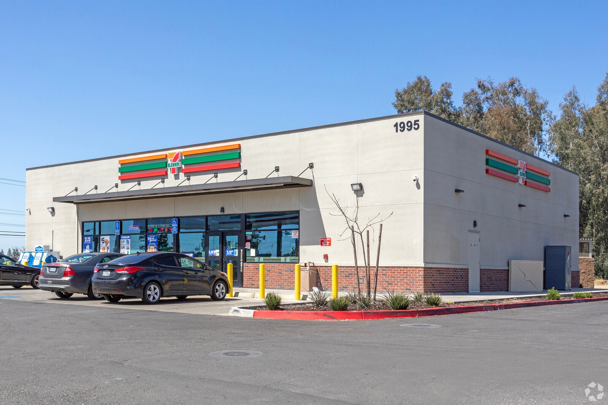 1995 W Olive Ave, Merced, CA for sale Primary Photo- Image 1 of 1