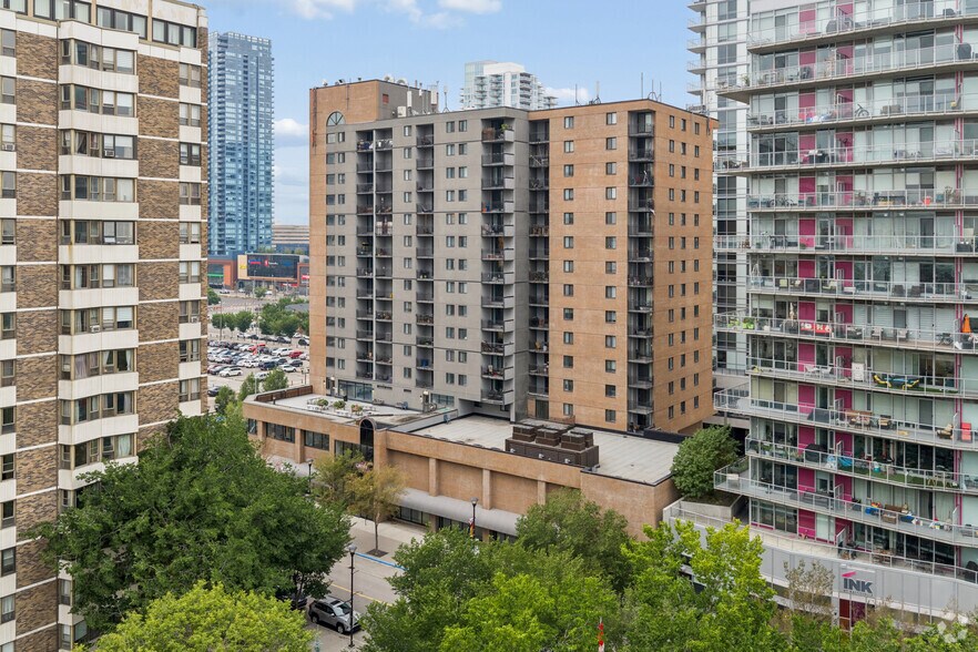 602 8 Av SE, Calgary, AB à louer - Photo du bâtiment - Image 2 de 5