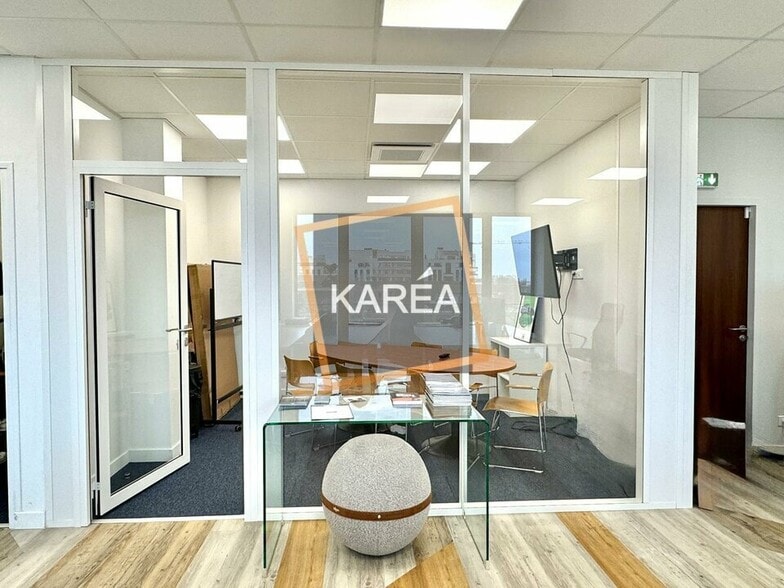 Office in Chessy for sale - Interior Photo - Image 1 of 5
