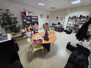 Retail in Igualada, Barcelona for lease Interior Photo- Image 2 of 4
