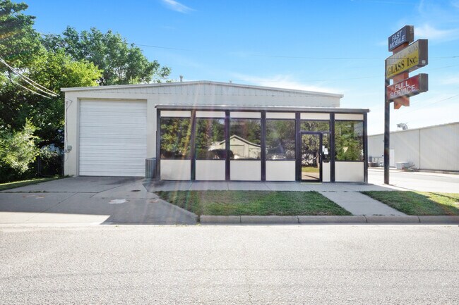 Plus de détails pour 625 N Calhoun St, Junction City, KS - Spécialité à vendre