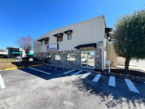 2101 E Edgewood Dr, Lakeland, FL à louer Photo intérieure- Image 1 de 42