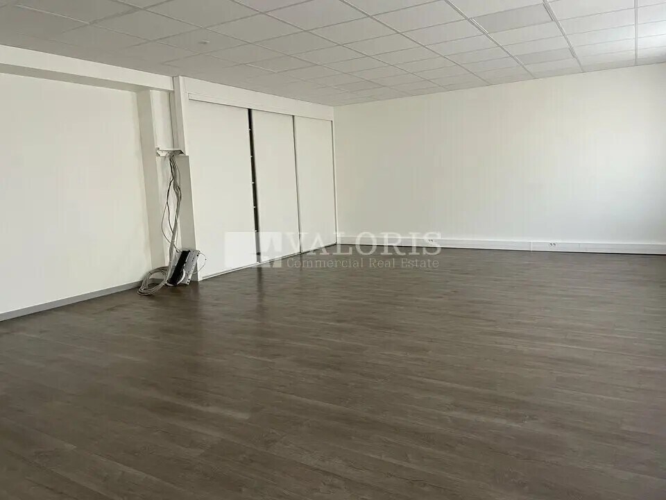 Office in Lyon for lease Interior Photo- Image 1 of 3