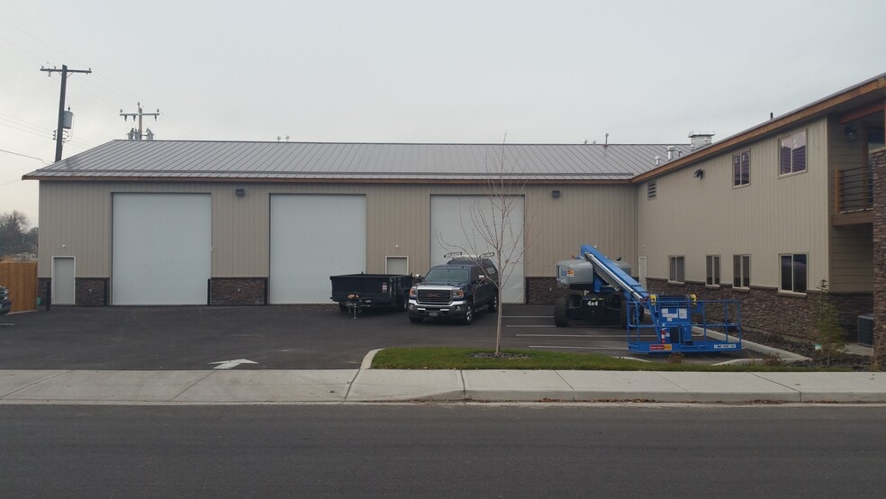 4128 E Wellesley Ave, Spokane, WA for lease - Building Photo - Image 2 of 4